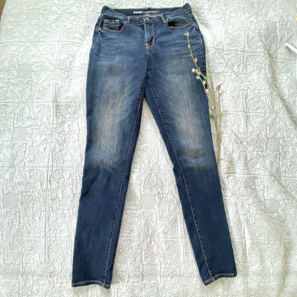 Old Navy Denim - Old Navy Size 4 tall jeans. Curvy mid-rise.